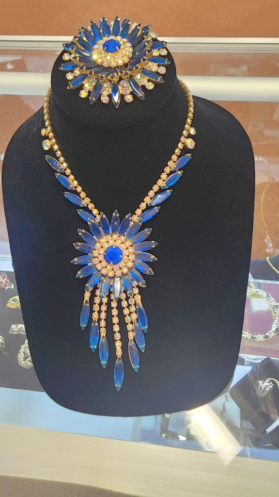 Rare Juliana (DeLizza & Elster) Sapphire Blue Rhinestone Demi Parure – Necklace & Brooch | Circa 1960s